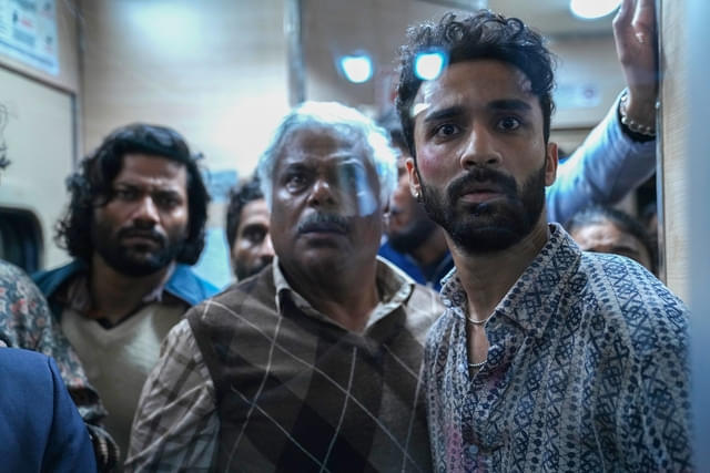 「なんか……ヤバい奴乗ってる？」